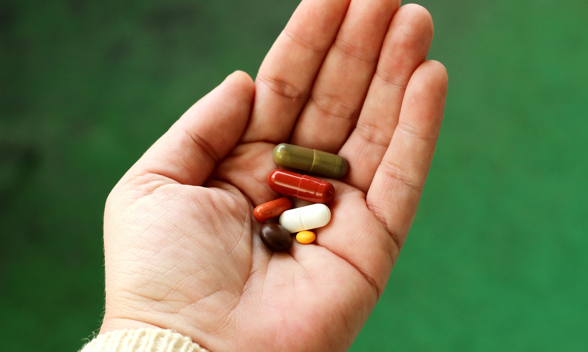 Como a automedicação pode afetar negativamente a sua saúde?