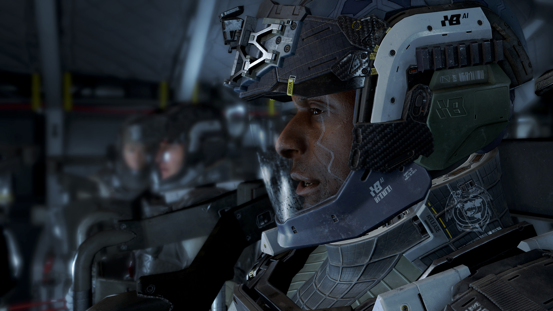 Nick Reyes usa capacete a bordo da Retribution