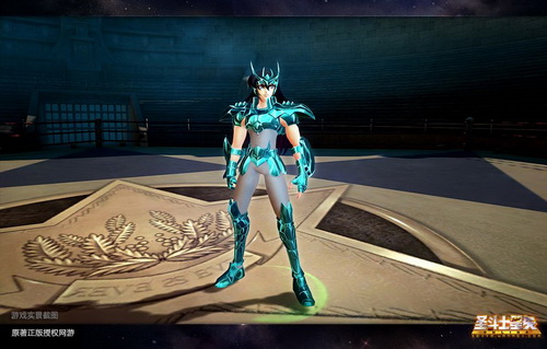 Cavaleiro criado em Saint Seiya Online usa uma armadura verde dentro de uma arena