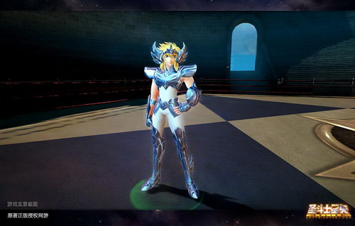 Personagem de Saint Seiya Online com armadura branca e detalhes azuis