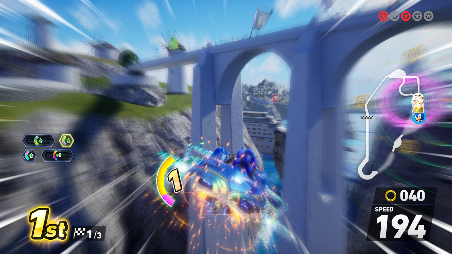 Sonic corre em primeiro lugar com quatro Gadgets equipados na placa exibida à esquerda da tela.