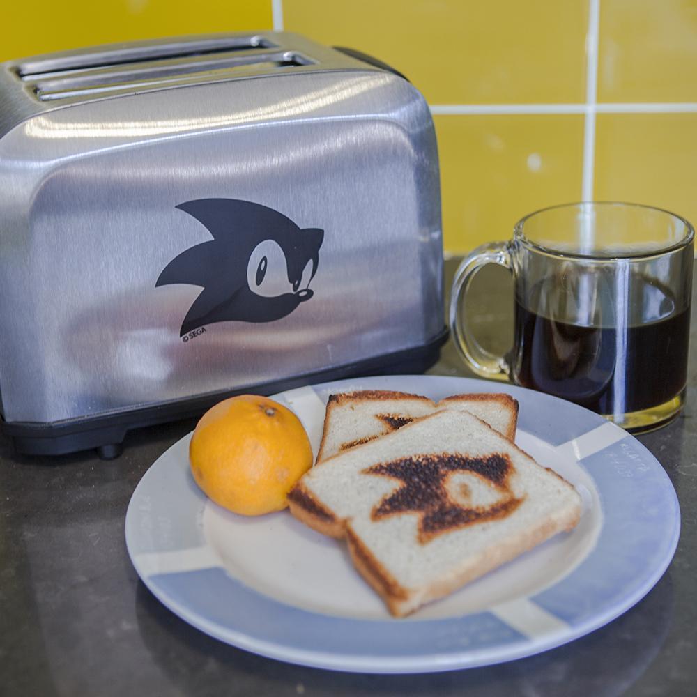 Imagem relacionada ao artigo Após 'curry do cocô azul', SEGA produzirá torradeira de Sonic