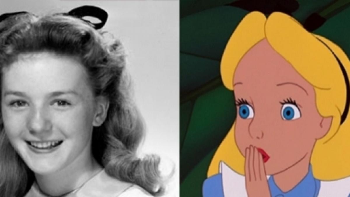 Kathryn Beaumont ao lado de Alice, personagem que voltou a dublar em Kingdom Hearts