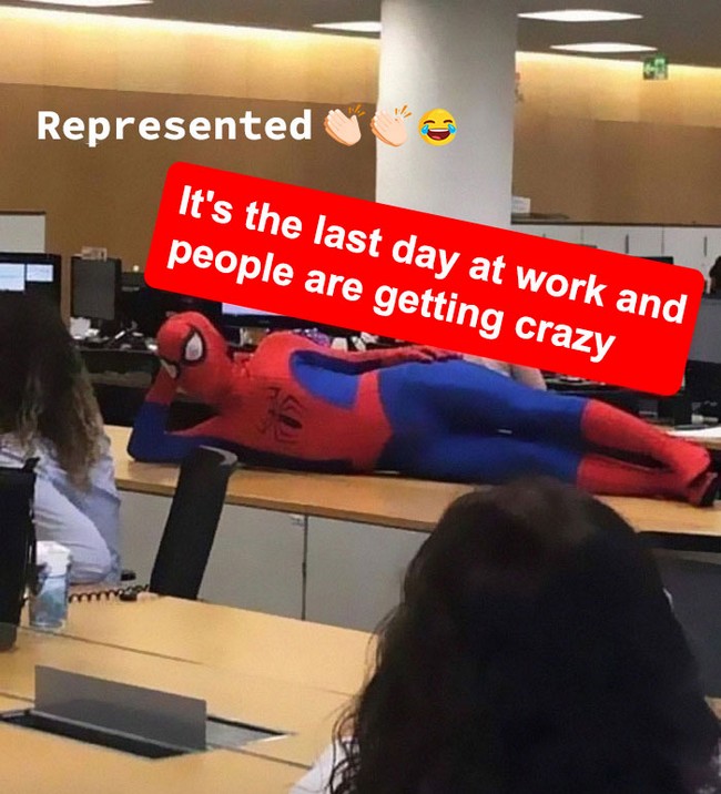 Imagem 1 relacionada ao artigo Ex-Bancário se demite e vai pro seu último dia de trabalho vestido de Homem-Aranha
