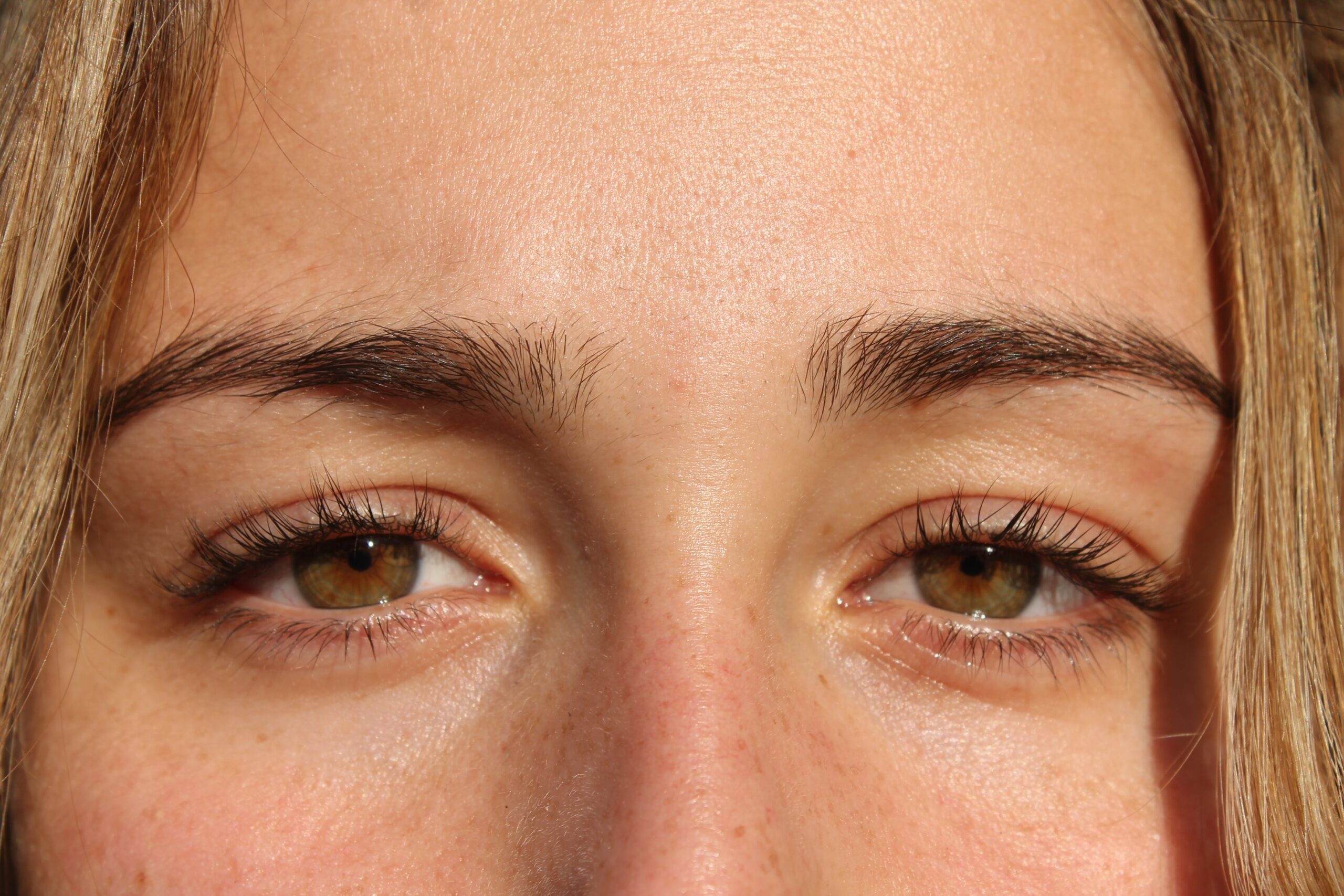 Alguém de olhos castanhos é mais confiável? De olhos claros não? Entenda