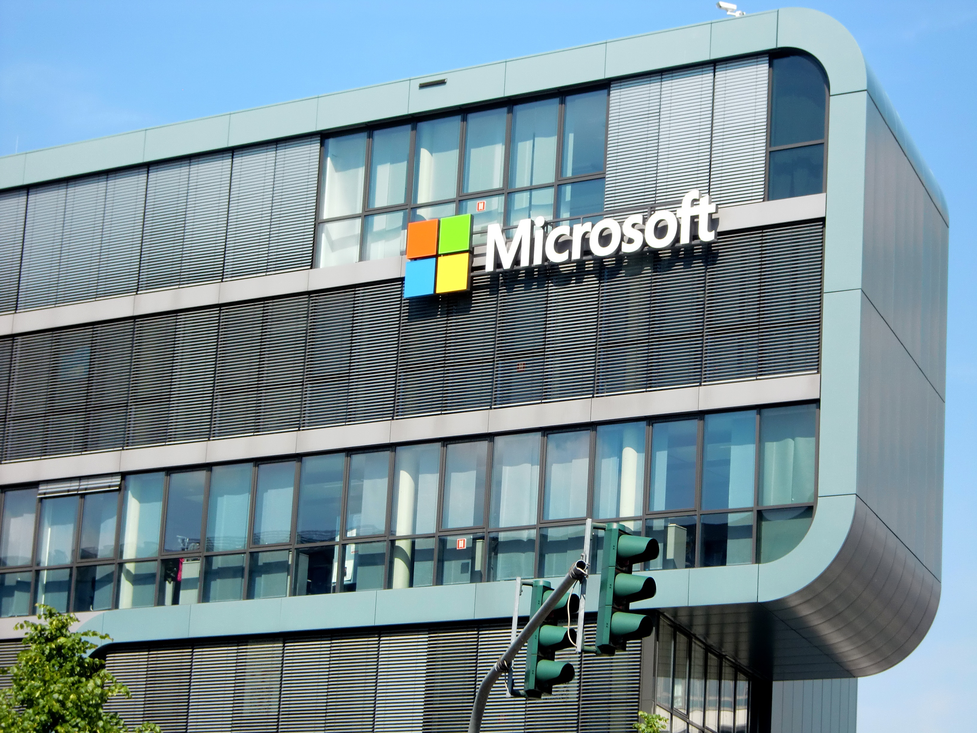 Microsoft intensifica demissões em 2025 e impacta divisão Xbox e estúdios