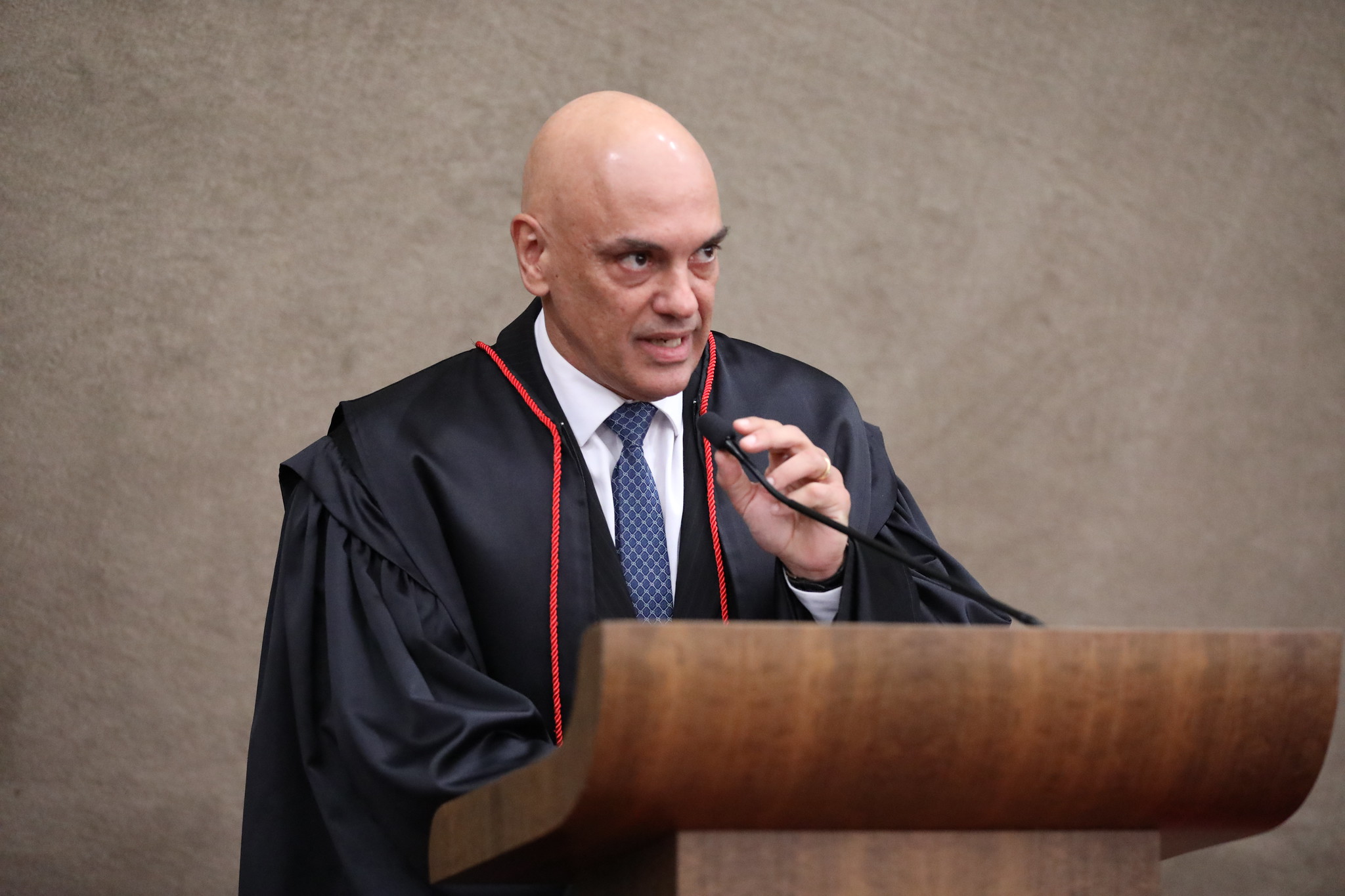 Magnitsky atinge Alexandre de Moraes afetando cartões, inclusive "Elo"